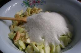แอปเปิ้ลสำหรับฤดูหนาวในขวด - การเตรียมตามสูตรที่ดีที่สุด - ผลไม้แช่อิ่ม, น้ำซุปข้น, แยม, สำหรับพายที่ไม่มีน้ำตาล
