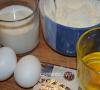 Tortitas con leche, crema agria y huevos