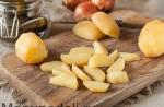 Zemiakový šalát s kyslou uhorkou Ako pripraviť zemiakový šalát a kyslou uhorkou